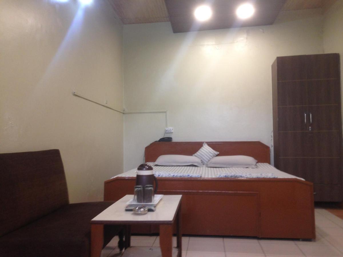 Hotel Palace Amritsar Bagian luar foto