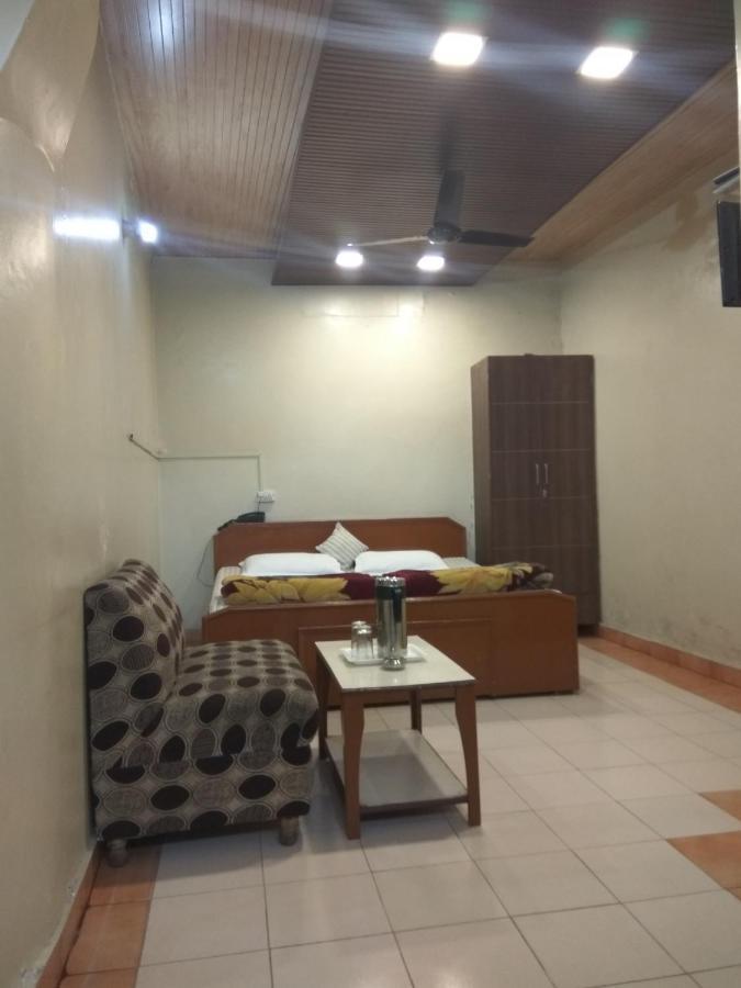 Hotel Palace Amritsar Bagian luar foto