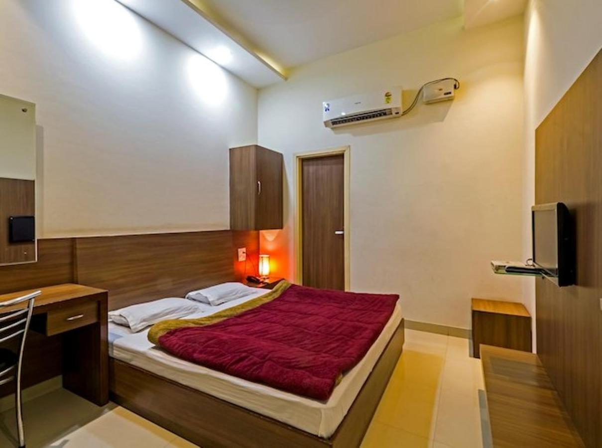Hotel Palace Amritsar Bagian luar foto