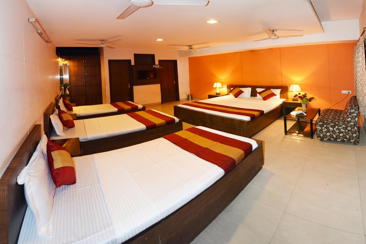 Hotel Palace Amritsar Bagian luar foto