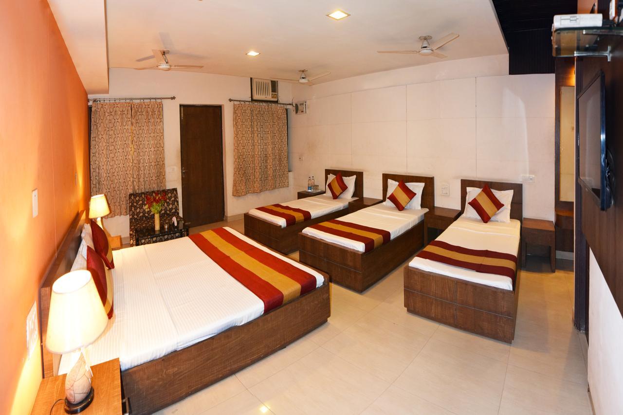 Hotel Palace Amritsar Bagian luar foto