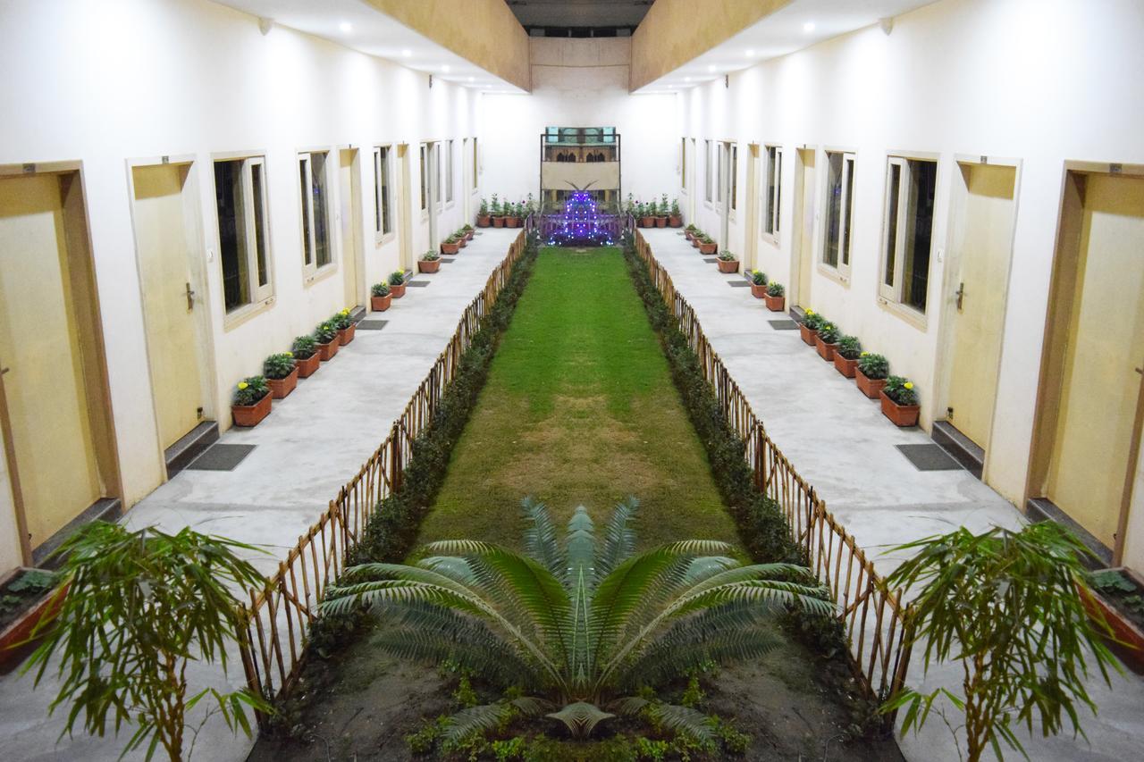 Hotel Palace Amritsar Bagian luar foto