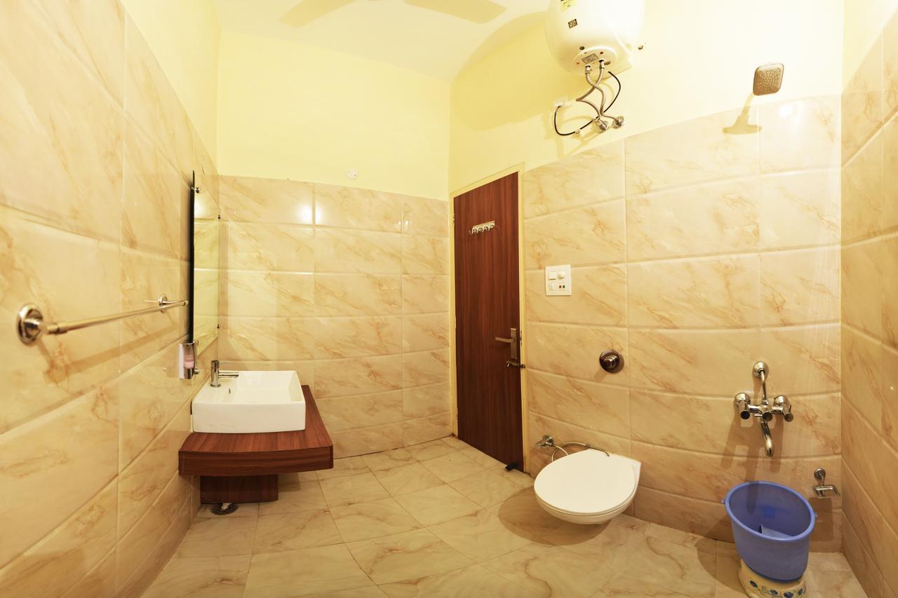 Hotel Palace Amritsar Bagian luar foto