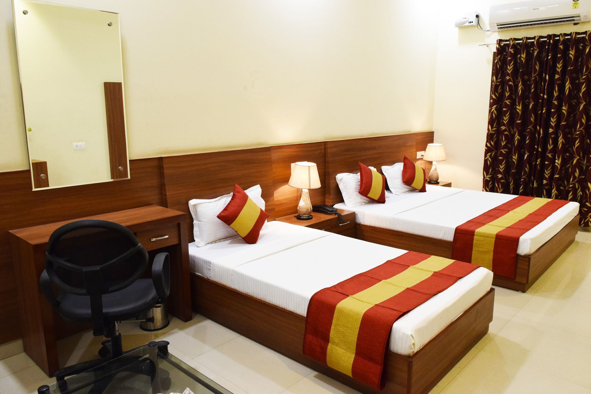 Hotel Palace Amritsar Bagian luar foto