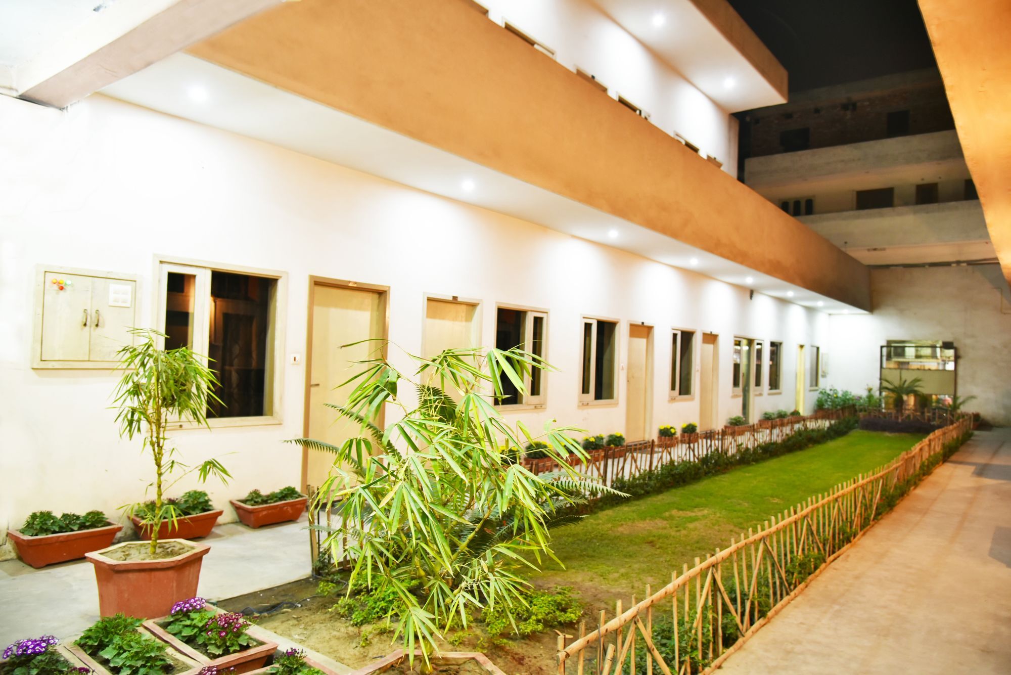 Hotel Palace Amritsar Bagian luar foto