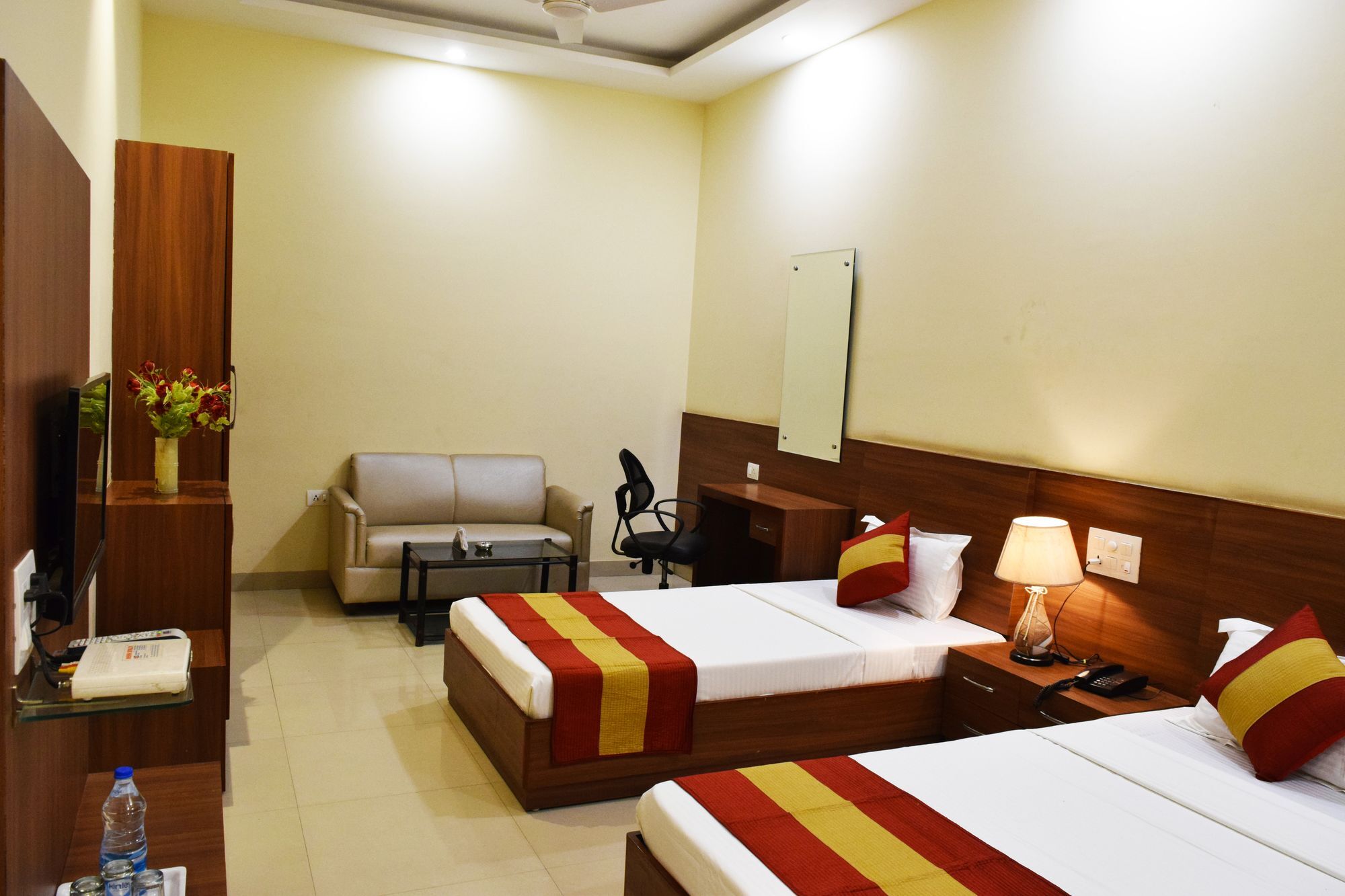 Hotel Palace Amritsar Bagian luar foto