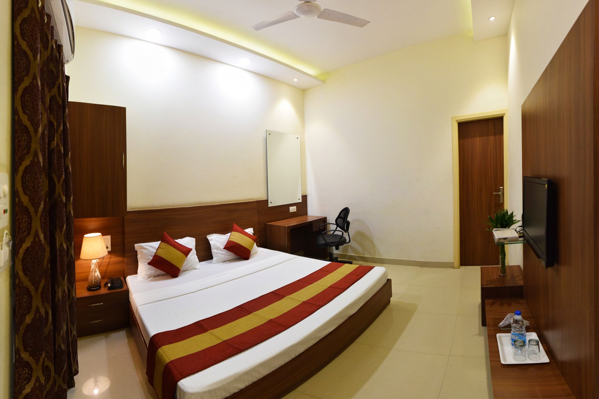 Hotel Palace Amritsar Bagian luar foto
